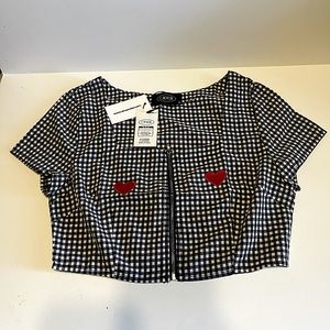 Cider size Medium zip-up cropped blouse with black checkered pattern and hearts